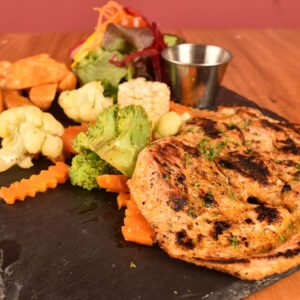 Pollo a la plancha con salsa blanca