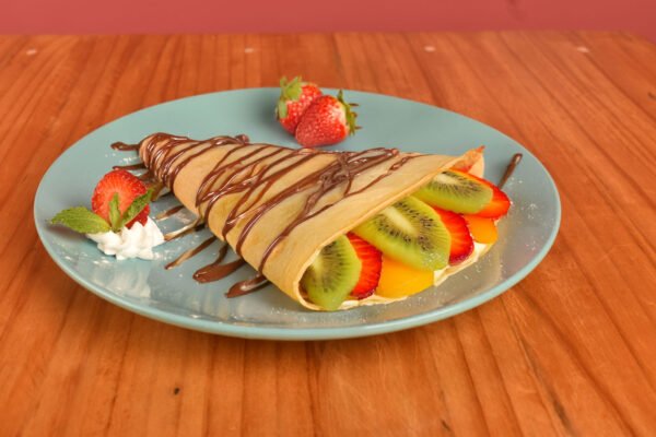 Crepa de Kiwi, fresas y melocotón