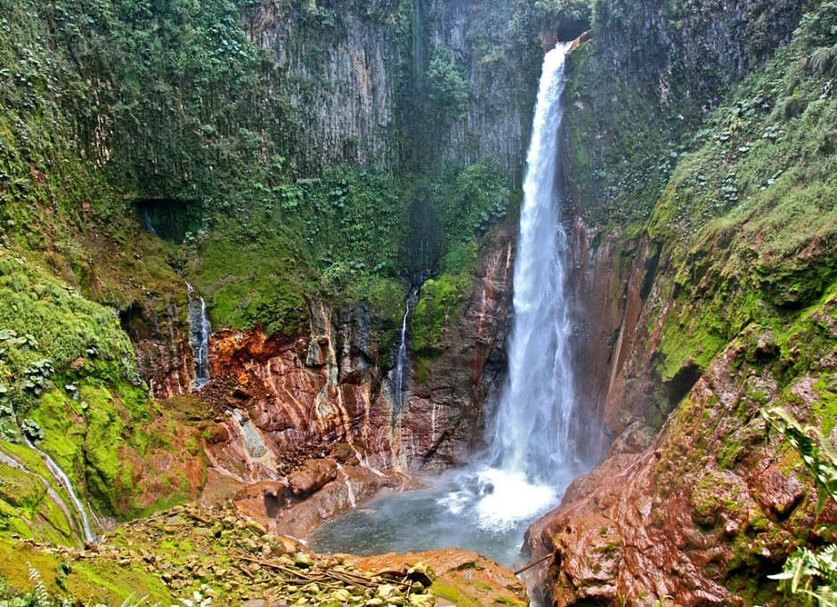 Catarata del Toro, Alajuela, Costa Rica. Fotografía por TripAdvisor.com 
